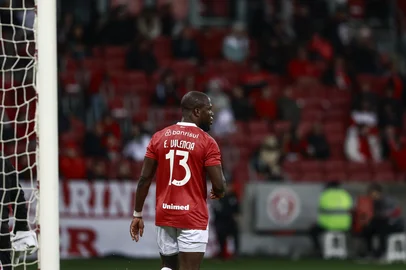 PORTO ALEGRE, RS, BRASIL, 12-07-2025: Internacional x Vitória. Em partida válida pela 13ª rodada do Campeonato Brasileiro, o Internacional recebe no Beira Rio a equipe do Vitória. O time do técnico Roger Machado tentar sair da zona de rebaixamento após parada devido ao Mundial de Clubes. Foto: André Ávila/Agência RBSIndexador: Andre Avila<!-- NICAID(16079312) -->