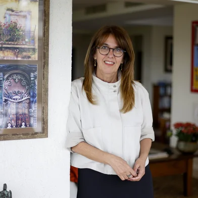 Porto Alegre, RS, Brasil - Martha Mattos Medeiros é uma escritora, aforista e poetisa brasileira. É conhecida como uma das melhores cronistas brasileiras. Entre suas obras mais conhecidas estão Divã, Doidas e Santas e Feliz Por Nada. Seus livros já ultrapassaram a marca de 1 milhão de exemplares vendidos. Neste ano de 2025, Martha é Patrona da Feira do Livro de Porto Alegre.Indexador: jeff botega<!-- NICAID(16155569) -->