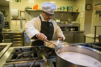 Pobre Juan e Pertence se unem para um momento único com os "Chefs da Vez" em prol das Pessoas com Deficiência<!-- NICAID(15603888) -->