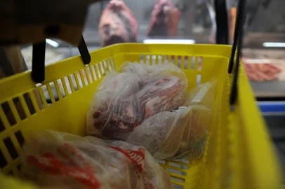 CAXIAS DO SUL, RS, BRASIL, 11/07/2022 - Aumento do preço da carne bovina altera comportamento do consumidor, que tem optado por carnes mais baratas como frango e suíno. (Marcelo Casagrande/Agência RBS)<!-- NICAID(15145730) -->