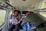 Grávida de nove meses é resgatada por helicóptero de cidade ilhada durante temporais; veja vídeo