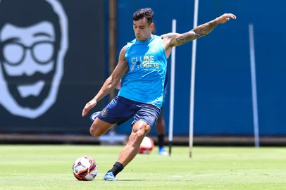 Cristaldo em treino do Grêmio<!-- NICAID(16209709) -->