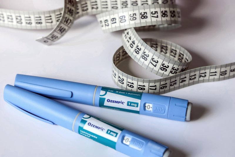 Ozempic Insulin injection pen or insulin cartridge pen for diabetics.Caneta injetora de insulina Ozempic. Foto: Natalia / stock.adobe.comFonte: 607416689<!-- NICAID(15718081) -->