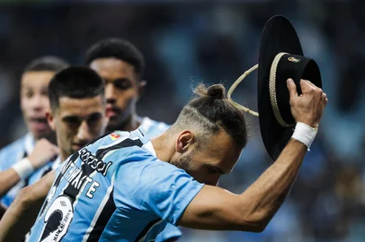 PORTO ALEGRE, RS, BRASIL, 29-07-2025: Grêmio x Fortaleza em partida atrasada válida pela 14ª rodada do Campeonato Brasileiro. O tricolor de Mano Menezes busca uma vitória após uma série de resultados negativos no Brasileirão. Foto: Renan Mattos / Agência RBS<!-- NICAID(16090340) -->