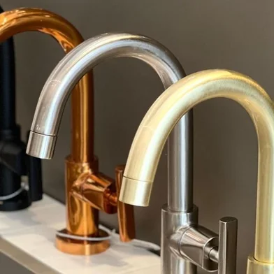 decoração com dourado, metal, metais, metalizados, tendência, Spazio del Bagno<!-- NICAID(15639183) -->