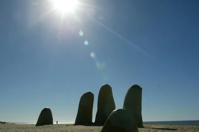 Punta del Este: escultura La Mano (ou Los Dedos)<!-- NICAID(15003688) -->