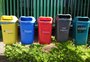 Por que as lixeiras têm várias cores? 