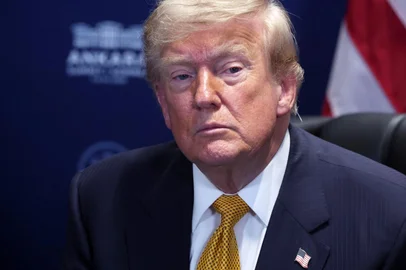 US President Donald Trump reacts as he meets with NATO Secretary General on the sidelines of the NATO summit in Ankara, on July 8, 2026. The summit comes at a fraught time for the 77-year-old transatlantic alliance, with the US President demanding members make good on a pledge to ramp up defence spending as Washington takes a step back from Europe. (Photo by Filip SINGER / POOL / AFP)Editoria: POLLocal: AnkaraIndexador: FILIP SINGERSecao: diplomacyFonte: POOLFotógrafo: STR<!-- NICAID(16323215) -->