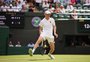 Sinner confirma favoritismo e derrota compatriota na estreia em Wimbledon