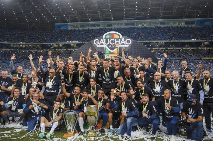 Lateral campeão da Copa do Brasil com o Grêmio vai disputar a segunda  divisão mineira