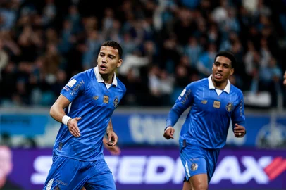 PORTO ALEGRE, RS, BRASIL, 30-08-2026: Grêmio e Chapecoense pelo campeonato Brasileiro 2026, na Arena. Na foto, o jogador do Grêmio, Gustavo Martins. Foto: Duda Fortes/Grupo RBS<!-- NICAID(16355906) -->
