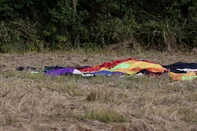 PRAIA GRANDE, SC, BRASIL, 21-06-2025:  Balão com 21 passageiros cai deixando 8 mortos na cidade de Praia Grande, em Santa Catarina. Os restos do balão caíram em meio a mata no interior do município. Fotos: Duda Fortes/Agencia RBS<!-- NICAID(16064784) -->