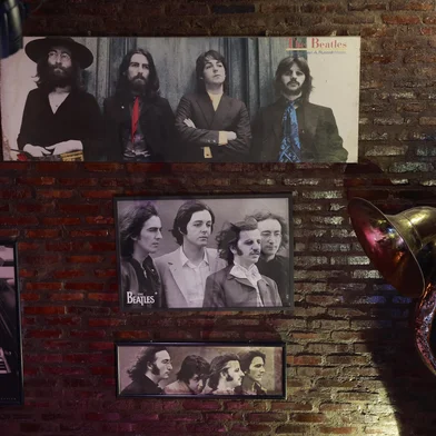 PORTO ALEGRE, RS, BRASIL, 10-07-2025: O bar Sgt Peppers, no bairro Moinhos de Vento, tem mais de 30 anos. Com toda a decoração inspirada nos Beatles, a casa é conhecida por receber shows nacionais e internacionais. Foto: André Ávila/Agência RBS<!-- NICAID(16078152) -->