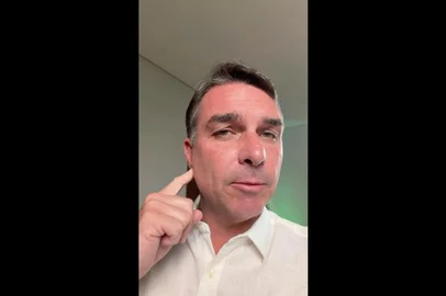 Reprodução / Instagram Flávio Bolsonaro reclama que programa foi exibido sem áudio.<!-- NICAID(16385697) -->
