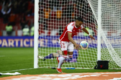 PORTO ALEGRE, RS, BRASIL - 11/08/2024 - CAMPEONATO BRASILEIRO: INTERNACIONAL x ATHLETICO PARANAENSE - SÉRIE A - FOTO: ANDRÉ ÁVILA, AGÊNCIA RBSIndexador: Andre Avila<!-- NICAID(15838104) -->