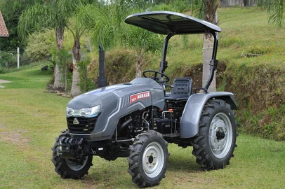 Trator 525, novo modelo da Agrale. <!-- NICAID(16028225) -->