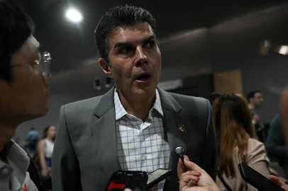 Mauro Pimentel / AFP The governor of the state of Para, Helder Barbalho, speaks with journalists on arrival to attend the COP30 UN Climate Change Conference opening ceremony in Belem, Para State, Brazil on November 10, 2025. The COP30 runs from November 10 to 21, and the 50,000 participants will feel the heavy, humid air of the Amazon rainforest, and face the daunting task of keeping global climate cooperation from collapsing.. (Photo by Mauro PIMENTEL / AFP)<!-- NICAID(16164365) -->