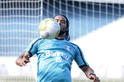 Carlos Alberto no treino<!-- NICAID(6917101) -->
