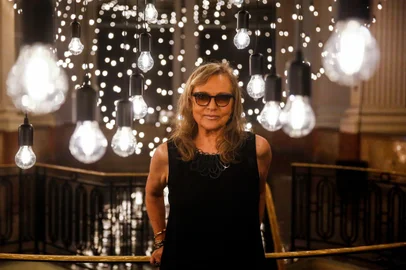PORTO ALEGRE, RS, BRASIL - 2022.10.20 - Retrato de Carmen Ferrão, presidente da Fundação Bienal, para a revista DONNA. (Foto: ANDRÉ ÁVILA/ Agência RBS)<!-- NICAID(15241981) -->