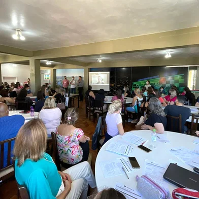 Encontros entre professores da rede municipal de Encantado para formação na metodologia Data Wise, em parceria com o professor Rafael Korman, em 2022. Foto: Imprensa/Prefeitura de Encantado/Divulgação<!-- NICAID(15583501) -->