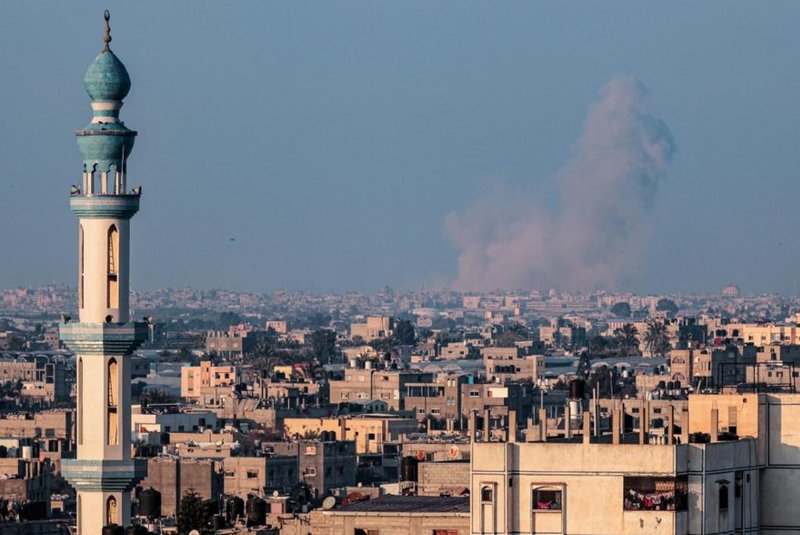 Smoke billows following Israeli bombardment in Rafah in the southern Gaza Strip on February 25, 2024, during the ongoing conflict between Israel and the Palestinian Hamas militant group. (Photo by SAID KHATIB / AFP)<!-- NICAID(15689078) -->