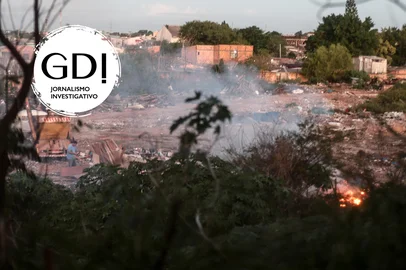 GDI Lixo clandestinoPorto Alegre, RS. BrasilDenúncia de descarte irregular de lixo próximo á av. Severo Dullius na Zona Norte de Porto Alegre.Local: Porto AlegreIndexador: Jonathan HecklerFonte: Agencia RBSFotógrafo: Jonathan Heckler<!-- NICAID(16025818) -->
