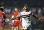 São Paulo joga mal, mas ganha no Morumbi com gol de 'desafeto' de Rogério Ceni