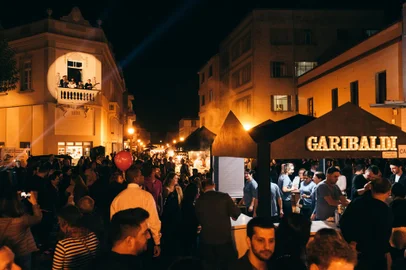 Garibaldi Vintage reúne espumante e gastronomia na Rua Buarque de Macedo, no centro de Garibaldi.<!-- NICAID(14316534) -->