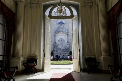 Porto Alegre, RS, Brasil, 24-03-2024: Visita guiada com grupo de cerca de 30 pessoas pelo Palacio Piratini, na regiao central de Porto Alegre, sede do poder executivo gaucho. Roteiro volta a ser oferecido como atracao turistica ao publico em um final de semana a cada mes. Foto: Mateus Bruxel / Agencia RBSIndexador: Mateus Bruxel<!-- NICAID(15714599) -->