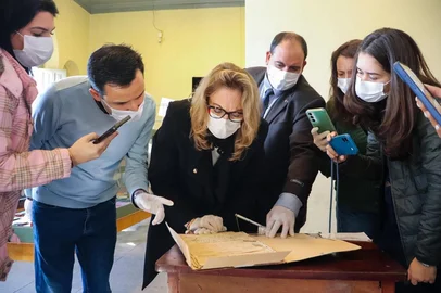 Cofre fechado há 20 anos em São Gabriel é aberto e revela documentos históricos do Acre<!-- NICAID(16340474) -->