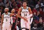 Antetokounmpo se machuca, mas Milwaukee Bucks vence a 12ª seguida na NBA