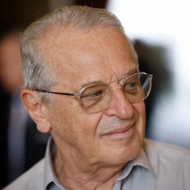 Porto Alegre, RS, Brasil, 25-12-2024: Velório do ex-governador Alceu Collares, no Salão Negrinho do Pastoreio, no Palácio Piratini. Na foto, Tarso Genro. Foto: Mateus Bruxel / Agência RBSIndexador: MATEUS BRUXEL<!-- NICAID(15942072) -->