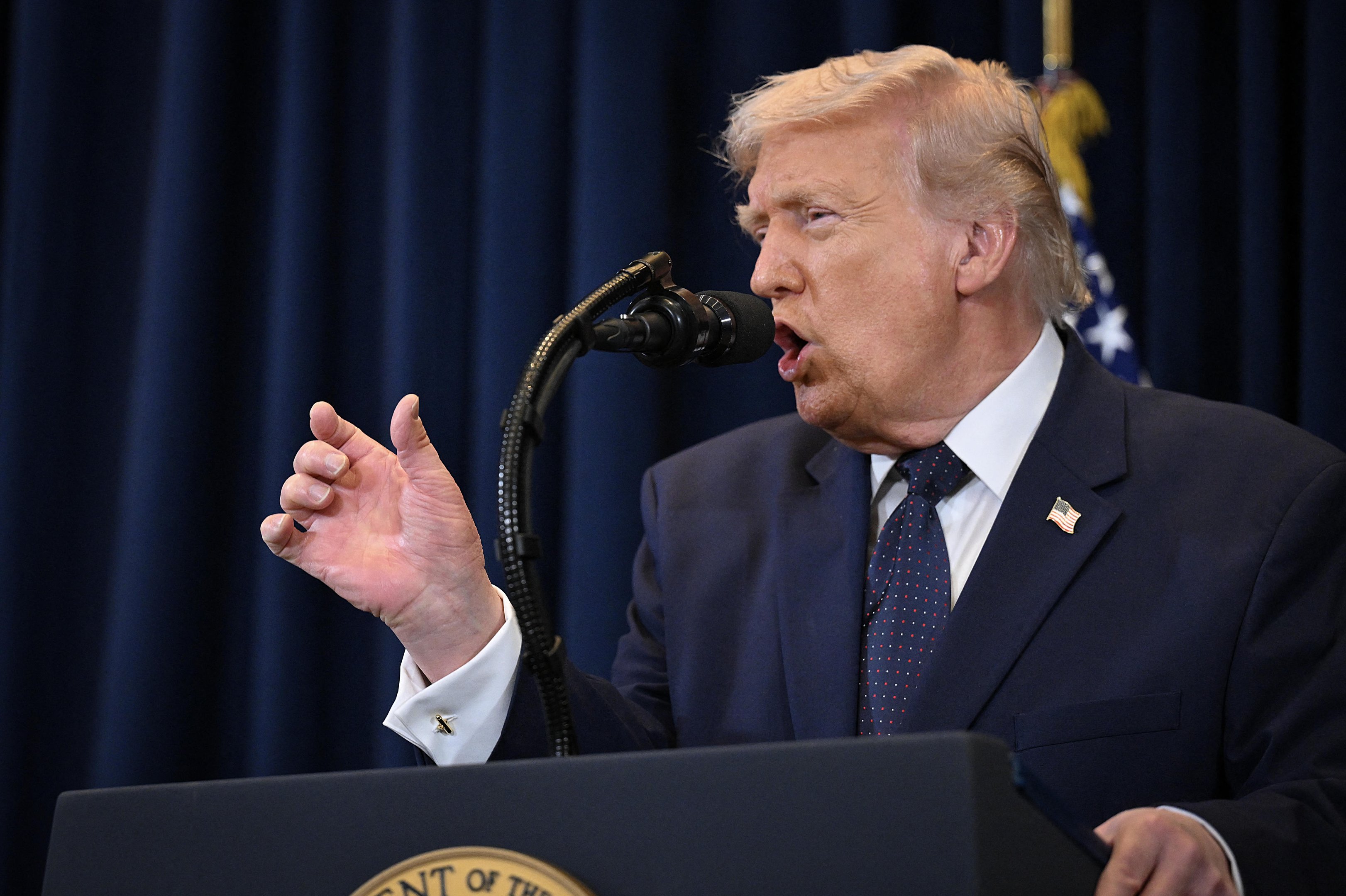 Trump agora refuga apoio, mas surge aliado inesperado para abrir Ormuz