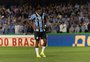 Edenilson assume responsabilidade por pênalti perdido em eliminação do Grêmio: "Incompetência minha"