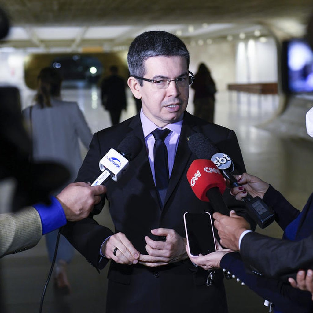 Randolfe Rodrigues diz que texto final da PEC de Transi&ccedil;&atilde;o deve ser  apresentado at&eacute; ter&ccedil;a-feira | GZH