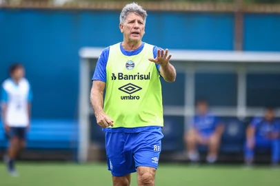 Lucas Uebel / Grêmio,divulgação RS - FUTEBOL/ TREINO GREMIO 2024 - ESPORTES - Sob o comando de Renato Portaluppi jogadores do Gremio realizam treino técnico durante a manha desta quarta-feira, no CT Luiz Carvalho, na preparação para a partida valida pelo Campeonato Brasileiro 2024. FOTO: LUCAS UEBEL/GREMIO FBPA<!-- NICAID(15909356) -->