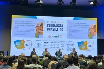 Ao fazer uma avaliação sobre a transição energética do Brasil (e domundo) em painel sobre o tema no 2º Congresso Cerealista Brasileiro, ao presidente da Be8, Erasmo Battistella, ponderou que é preciso entender que trata-se de um processo continuado. <!-- NICAID(15919599) -->