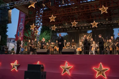 Na próxima semana, a Orquestra Municipal de Carlos Barbosa realiza seu tradicional concerto de Natal.No dia 18 de dezembro, domingo, às 19h30min, no Palco da Estação, a Orquestra e o guitarrista Bruno Mello, sob a regência de Dirceu Andrioli, realizam o Concerto INTEGRARE.<!-- NICAID(15291464) -->