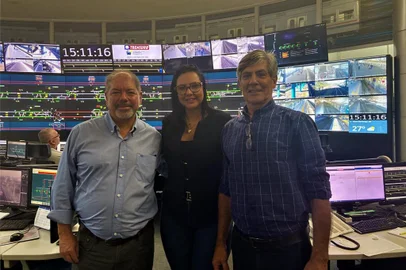 Novo presidente da Trensurb promete manter tarifa de R$ 4,50 e fala em reduzir os custos de operação. Outras pessoas na foto: Ernani Fagundes, diretor de Operações, e Vanessa da Rocha, diretora de Administração e Finanças.<!-- NICAID(15466450) -->