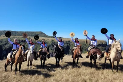 Cerca de 500 mulheres são esperadas na Cavalgada das Prendas de Cambará do SulEvento, que ocorre em 13 de setembro e está na sua 22ª edição, é considerado o maior e mais antigo do gênero no Brasil<!-- NICAID(16120164) -->