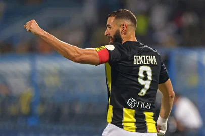 Ittihad's French forward #09 Karim Benzema reacts after scoring his team's first goal during the Saudi Pro League football match between Al-Ittihad and Al-Riyadh at the Prince Faisal Bin Fahd stadium in Riyadh on August 24, 2023. (Photo by Fayez NURELDINE / AFP)Editoria: SPOLocal: RiyadhIndexador: FAYEZ NURELDINESecao: soccerFonte: AFPFotógrafo: STF<!-- NICAID(15626464) -->