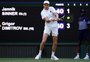 Dimitrov abre 2 a 0 mas sofre lesão e Sinner avança às quartas de Wimbledon