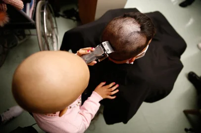 Porto Alegre, RS, Brasil - Trote Solidário Careca Amiga, promovido em parceria com os novos alunos da Universidade Federal de Ciências da Saúde de Porto Alegre (UFCSPA).  Fotos: Jonathan Heckler<!-- NICAID(15541620) -->