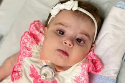 Filha de Letícia e Juliano Cazarré é internada: "Vai se livrar da sonda"<!-- NICAID(15376080) -->