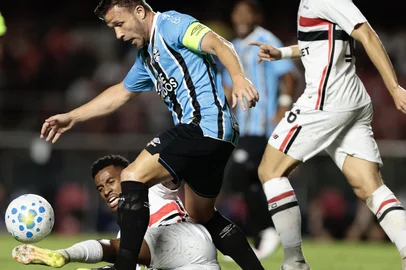 BRASILEIRO A 2026, SAO PAULO X GREMIOSP - BRASILEIRO A 2026, SÃO PAULO X GRÊMIO - ESPORTES - SP - SÃO PAULO - 11/02/2026 - BRASILEIRO A 2026, SÃO PAULO X GRÊMIO - Marcos Antonio jogador do São Paulo durante partida contra o Grêmio no estádio Morumbi pelo campeonato Brasileiro A 2026. 11/02/2026 - Foto: MARCELLO ZAMBRANA/AGIF - AGÊNCIA DE FOTOGRAFIA/AGIF - AGÊNCIA DE FOTOGRAFIA/ESTADÃO CONTEÚDOEditoria: ESPORTESLocal: SÃO PAULOIndexador: MARCELLO ZAMBRANAFotógrafo: AGIF - AGÊNCIA DE FOTOGRAFIA<!-- NICAID(16223578) -->