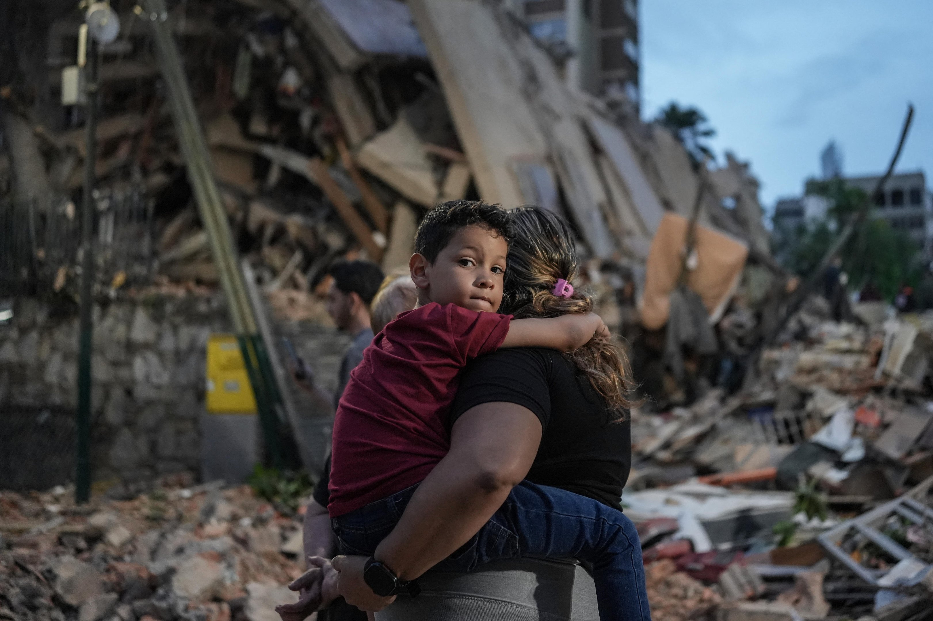 "Perdi minha família": venezuelanos buscam parentes após terremotos; número de mortes sobe para 589