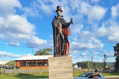 Inauguração da Estátua em homenagem ao Exu Bará da Rua está prevista para junho em Gravataí<!-- NICAID(15775137) -->
