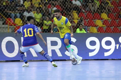 Brasil venceu o Japão na estreia da Copa das Nações de Futsal.