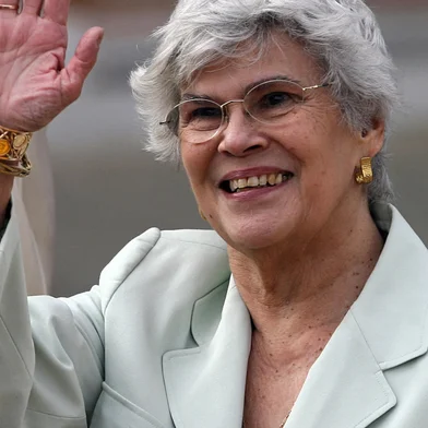 (FILES) Nicaraguan former president, Violeta Barrios de Chamorro, waves as she arrives to attend the inauguration of President-elect Daniel Ortega on January 10th, 2007, in Managua. Ex-Sandinista guerrilla leader and US nemesis Daniel Ortega is to be sworn in as president almost 17 years after being voted out of office, in another gain for Latin America's ascendant left. Nicaragua's former President (1990-1997), Violeta Barrios de Chamorro, the first woman elected president in the Americas, died on June 14, 2025, at the age of 95 in San Jose, according to a statement from her family. (Photo by Yuri CORTEZ / AFP)<!-- NICAID(16060974) -->
