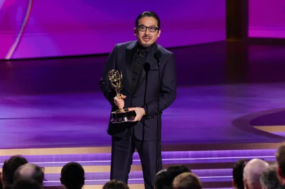 LOS ANGELES, CALIFORNIA - SEPTEMBER 15: Hiroyuki Sanada accepts the Outstanding Lead Actor in a Drama Series award for Sh?gun onstage during the 76th Primetime Emmy Awards at Peacock Theater on September 15, 2024 in Los Angeles, California.   Kevin Winter/Getty Images/AFP (Photo by KEVIN WINTER / GETTY IMAGES NORTH AMERICA / Getty Images via AFP)<!-- NICAID(15867408) -->